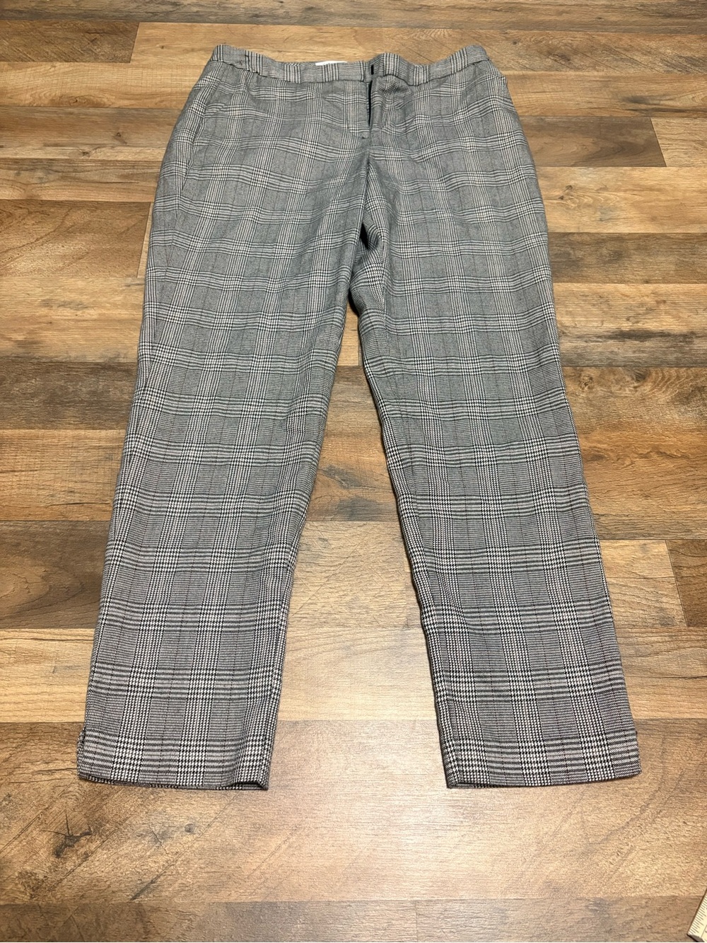Title: Calvin Klein Women’s Size 6 Black White Plaid Straight Leg Ankle Pants